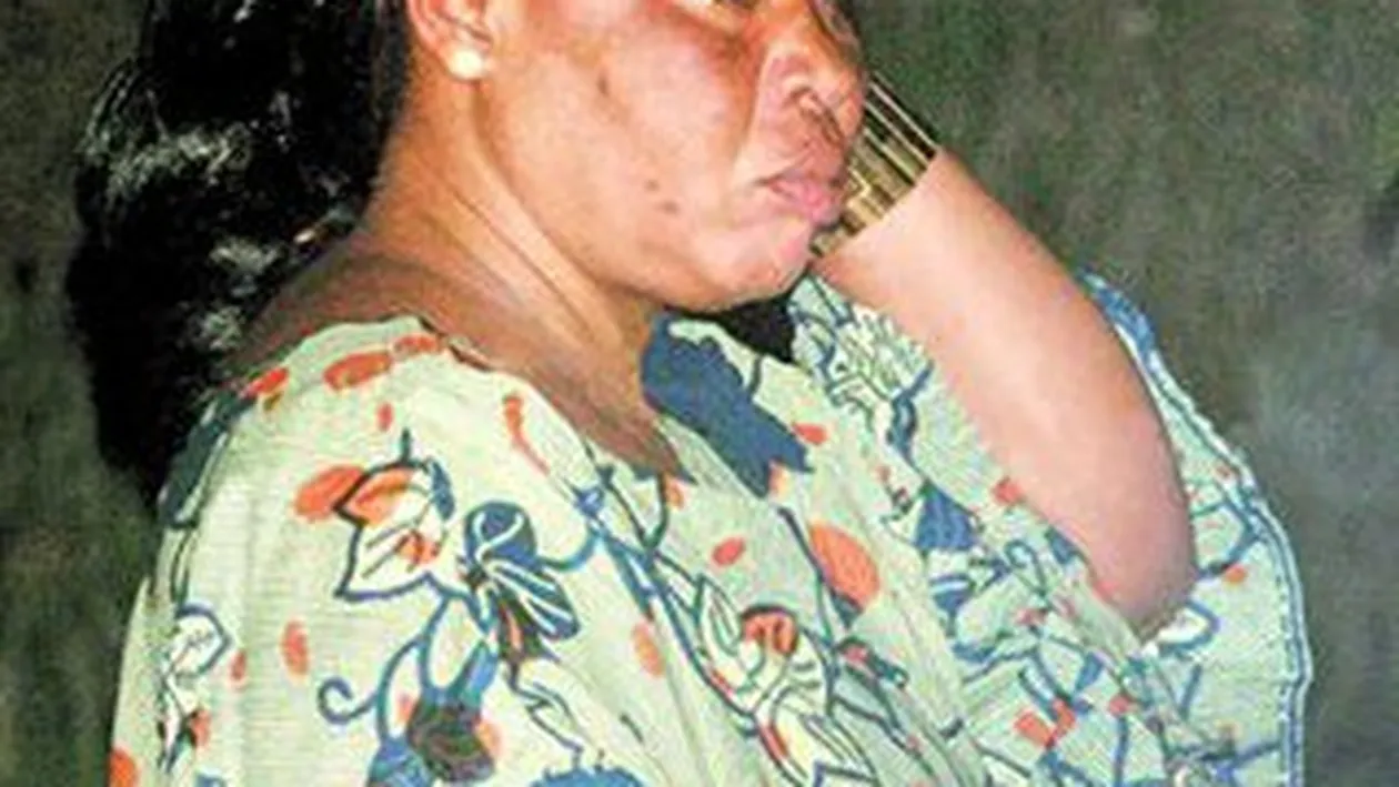 Sotie de diplomat - traficanta de tigari