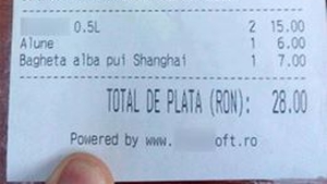 Clienţii au avut parte de un şoc! Ce a scris o chelneriţa din Centrul Vechi pe notă de plată