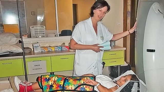 Decizie socanta a medicilor! Ce se intampla cu fetita de 10 ani obligata sa bea acid sulfuric de propria ei bunica!