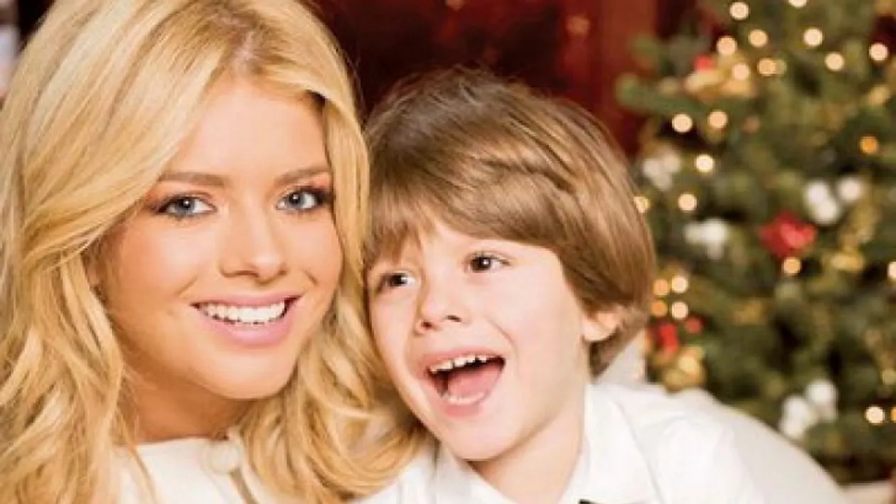 MARIO, băiatul lui ADRIAN MUTU, a crescut şi seamănă perfect cu...Iată cum arată în ultima imagine publicată pe o reţea de socializare 