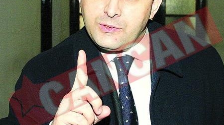 Pumni si "comandouri" de campanie