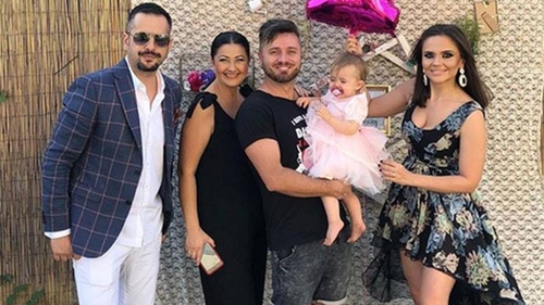Gabriela Cristea și Tavi Clonda i-au tăiat azi turta fetiței lor! Primele imagini de la petrecere!