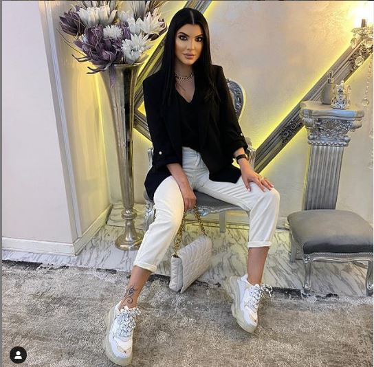 Andreea Tonciu, dezvăluiri uluitoare despre un cuplu din showbiz: ”O bate de-o rupe! Nu-i dă la față, ca trebuie să facă bani!”