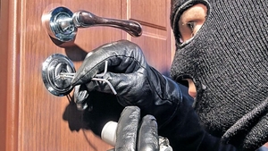 Un clujean supranumit „cel mai mare spărgător de locuințe din zona Ardealului” a fost ”încuiat” de polițiști! Iată câte furturi avea la activ | VIDEO