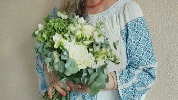 O artistă de la noi, apel îngrijorător: “Acest om care a dormit în ploaie, pe placa de la intrarea unei scări de bloc...”