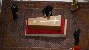 Cu ce încălțăminte a fost înmormântat Papa Francisc și de ce. Suveranul Pontif a renunțat la LUX pentru o pereche...