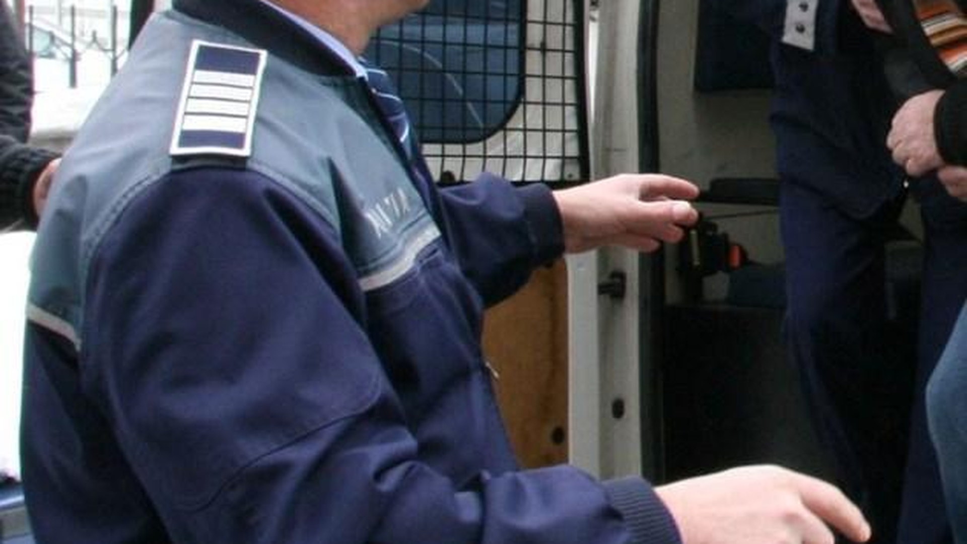 Bucureşteanul care a spus că este membru ISIS şi a anunţat că este o bombă în sediul Secţiei 8 de Poliţie, reţinut
