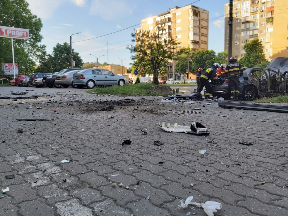 Incendiu în Arad. Un bărbat a fost găsit mort în flăcări, într-o mașină care a ars
