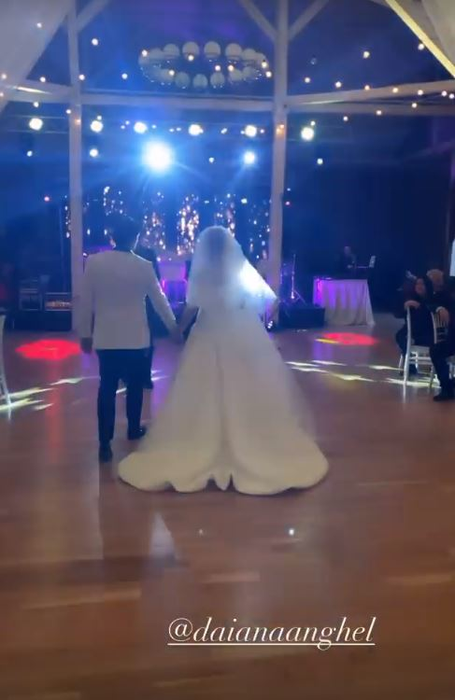 Daiana Anghel s-a căsătorit religios cu Sorin Gonțea! Fosta prezentatoare a strălucit în rochia de mireasă care a avut o croială sexy și provocatoare | FOTO