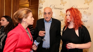 Oana Lis, pusă la punct de un fan: ”Nu te mai edita, ai deformat panoul din spate”!