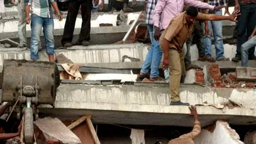Bilantul victimelor in urma prabusirii unei cladiri la Mumbai a ajuns la 45 de morti