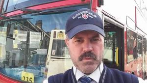 Nicu Enciu, un șofer de autobuz din Londra, a murit din cauza COVID-19. Era singur, iar ultimul gest pe care l-a făcut a fost să...