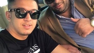 Fiul lui Emi Pian, distrus de durere de la moartea tatăl său. Tânărul de 21 de ani refuză să mănânce și să doarmă