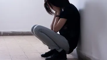 Fata de 15 ani, violata de mai multi barbati la marginea unei paduri din Arad