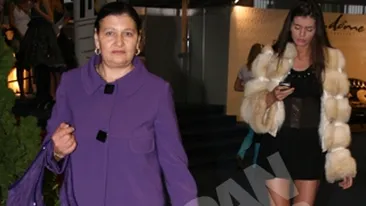 VIDEO Mama Columbencei a citit in revista Ciao! mesajele incitante dintre Moni si fostul ei sofer, Voicu Panzar