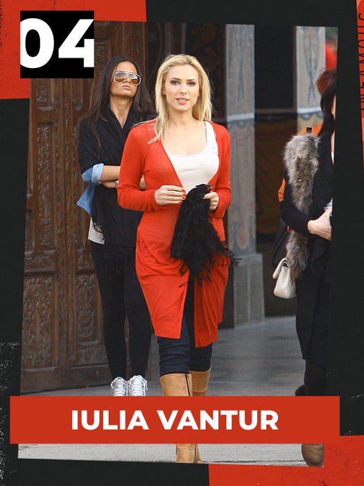 Topul vedetelor care au o legătură strânsă cu Dumnezeu. Monica Gabor, Bianca Drăgușanu, Roxana Vancea… Cine e cea mai evlavioasă?