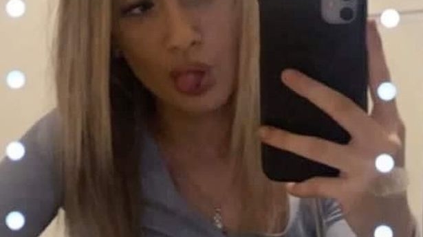 A încercat să se bronzeze dar rezultatul a fost dezastruos! Gafa incredibilă pe care a făcut-o o adolescentă
