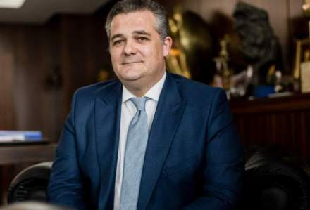 Grecul Ioannis Papalekas lucrează la Bucureşti pentru un fond de investiţii şi este plătit regeşte (2,6 milioane de euro pe an)