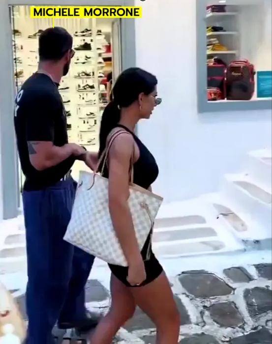 Din ce face bani Bogdana, iubita româncă a lui Michele Morrone! A dus-o în vacanţă în Mykonos. Ia uite, Nikita, ce ai pierdut. FOTO