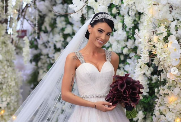 Adelina Pestrițu și-a scos la licitație rochia de mireasă pe care a dat 8.600 de euro: ”A venit momentul”
