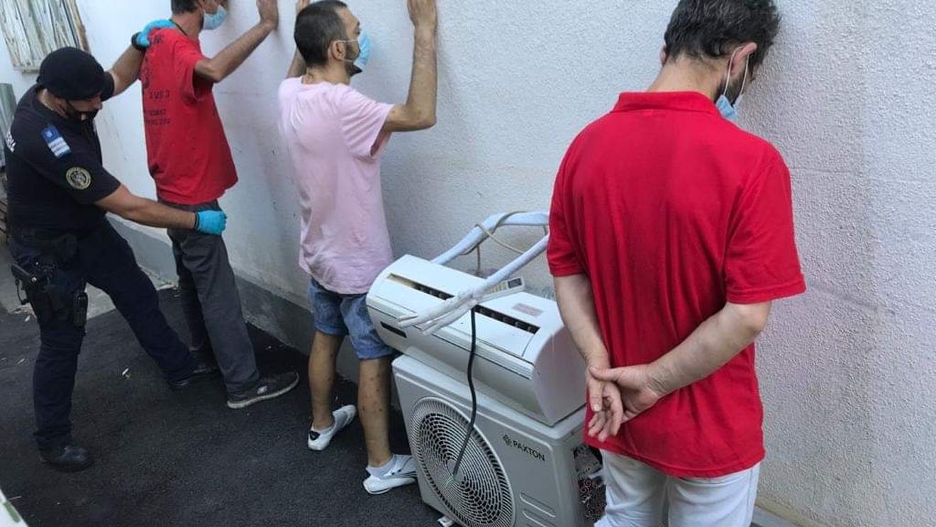 Împreună cu doi prieteni, un bărbat a furat un aer condiționat dintr-o casă. Cum a fost prins hoțul