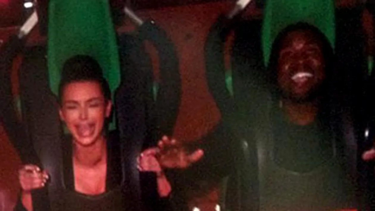 Unul rade, altul plange: Kim Kardashian si Kanye West in parcul de distractii