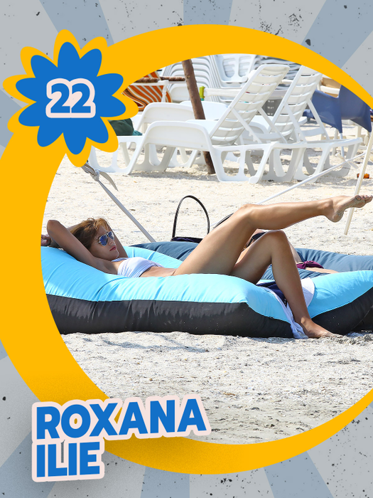 TOP 30 de vedete care şi-au etalat picioarele lungi şi bronzate la piscină. Blonde, brune și roșcate sunt complet dezinhibate!