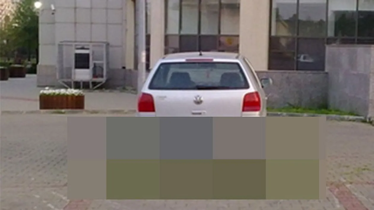 Imaginea care nu mai are nevoie de comentarii! Unde a ales un sofer din Giurgiu sa-si parcheze masina intrece orice imaginatie