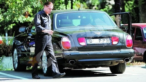 Printul Paul merge cu Bentley-ul de patru ori pe luna! Are masina "de duminica"
