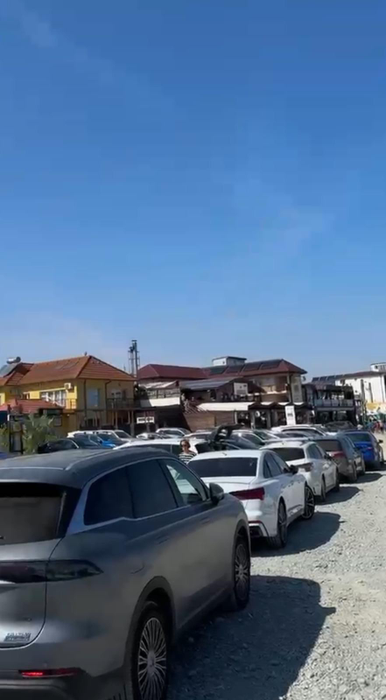 Vama Veche, ca în mijlocul verii pe 19 septembrie! Turiștii fac plajă și baie, iar apa e ca în Grecia