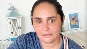 Marcela din Iași a intrat într-o cofetărie și a mâncat saleuri până s-a rupt scaunul cu ea. Ce a urmat este inimaginabil
