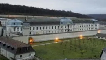 Un detinut periculos a luat ostatic un medic psihiatru intr-o inchisoare din Paris