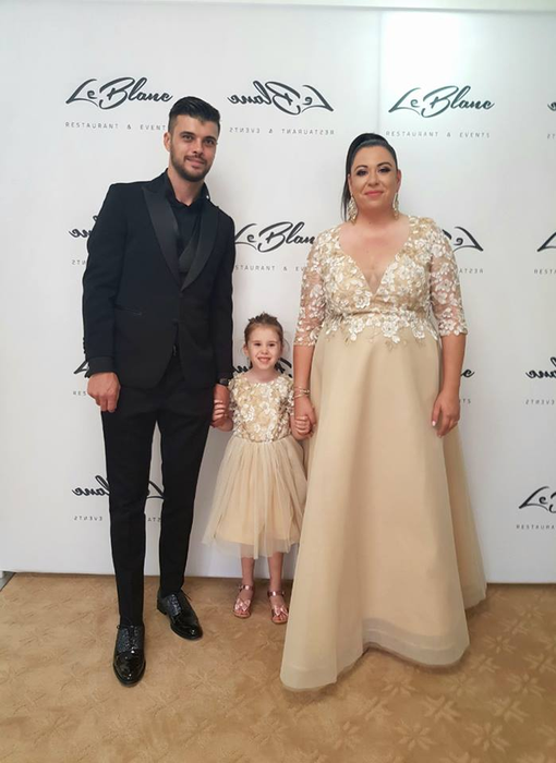 Oana Roman a îmbrăcat rochia de mireasă mult dorită la 4 ani de la nuntă: “Nicio relație nu e perfectă”. Prezentatoarea s-a asortat cu fiica ei