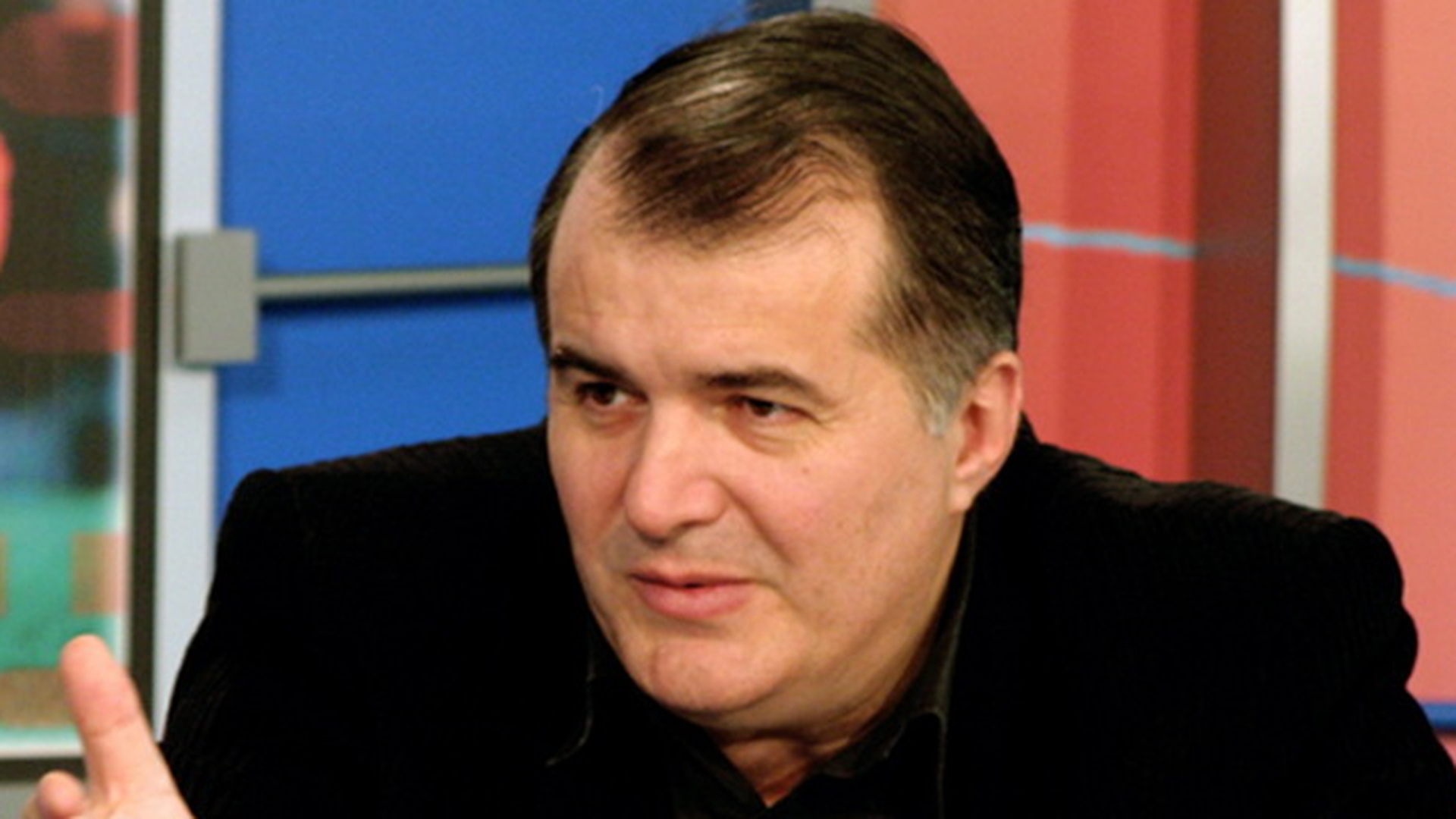 Nu te-ai fi asteptat poate niciodata sa-l vezi asa pe Florin Calinescu! Cum a fost pozat la carciuma