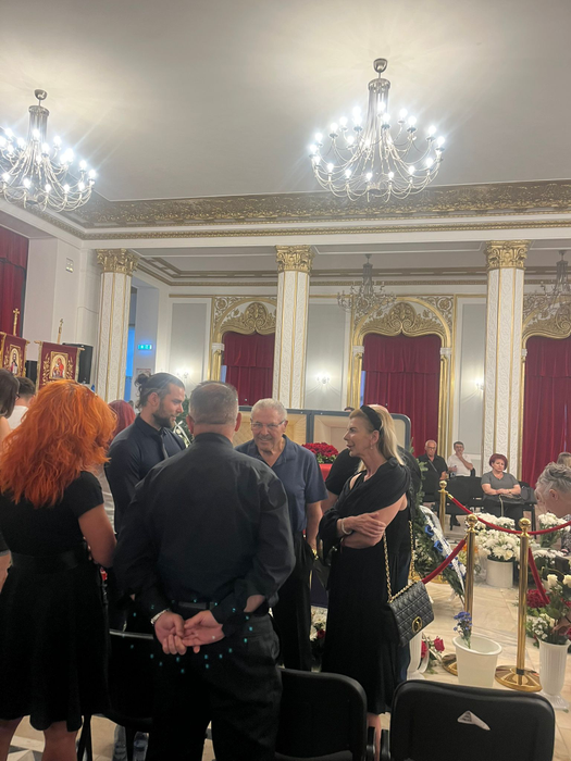 Hunedoara în doliu total: S-au vândut toate coroanele din oraș pentru Mihai Leu! Nimeni n-a mai văzut așa ceva