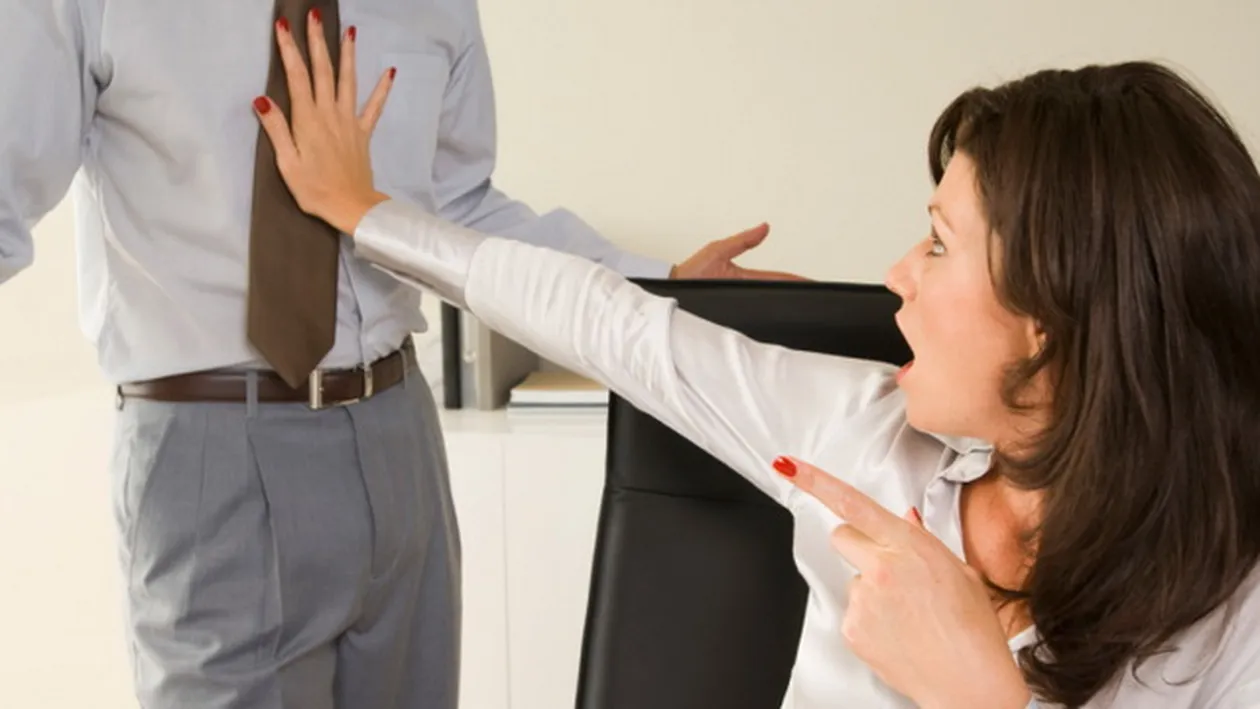 Ai fost hartuita sexual in drum spre munca sau la birou? Cum te poti apara de agresor cu un singur click!