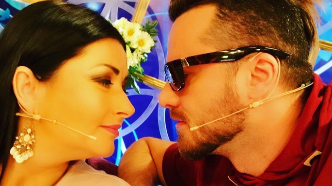 Gabriela Cristea şi-a etalat burta de gravidă în costum de baie! S-a lăsat pozată aşa cum n-ar fi crezut nimeni