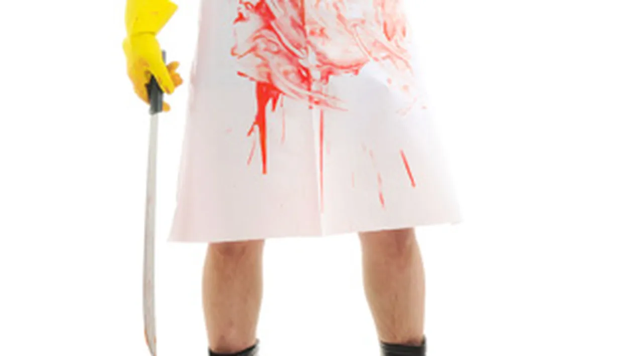 VIDEO Un preot din Medias le-a taiat gatul copiilor lui dupa care s-a aruncat in fata trenului