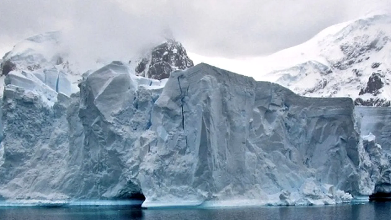 Un bloc de gheaţă mai mare decât Bucureştiul s-a desprins dintr-un gheţar din Antarctica! Efectele ar putea fi dezastruoase