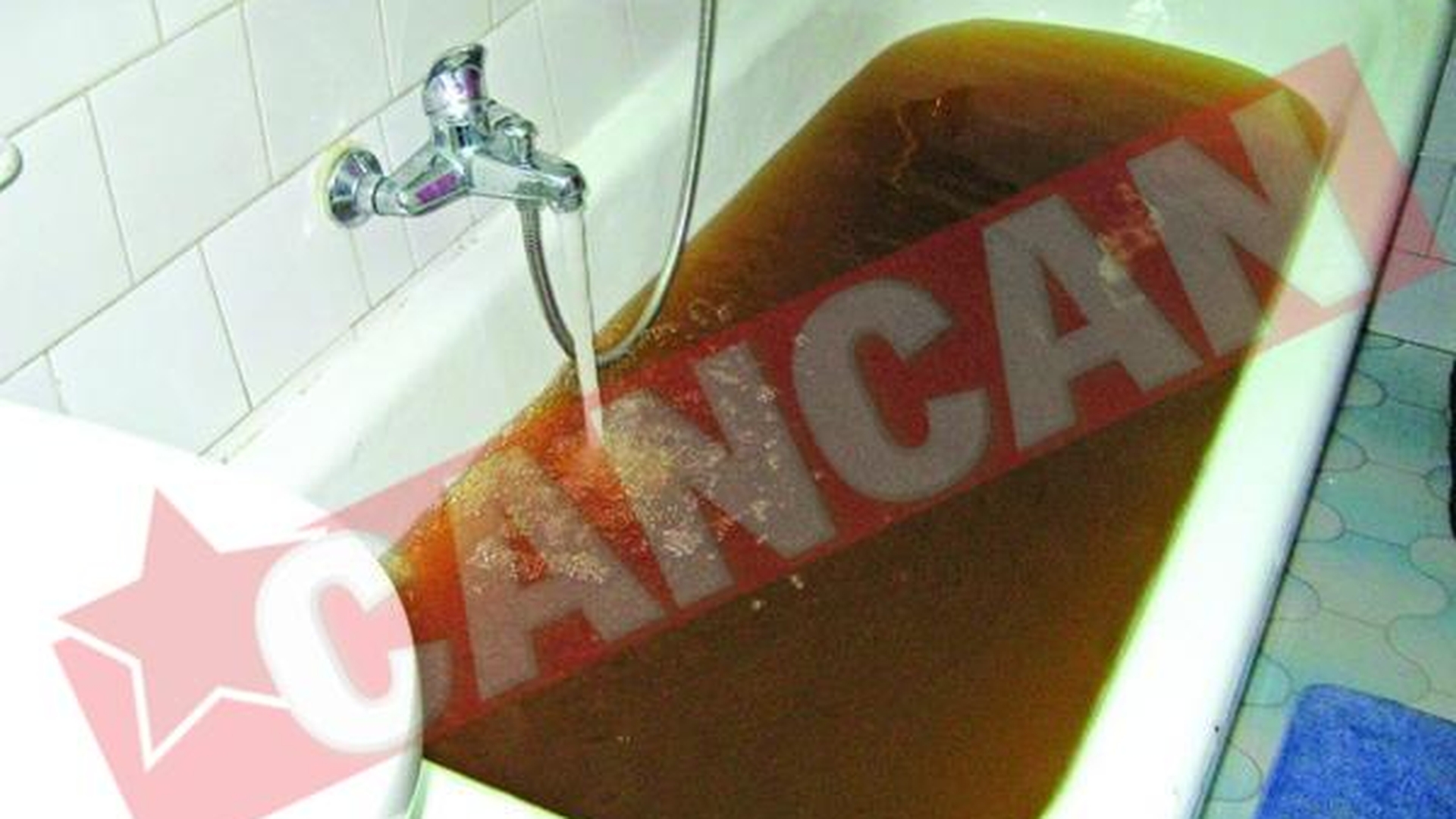 Apa cu rugina, in blocurile din cartierul Vitan