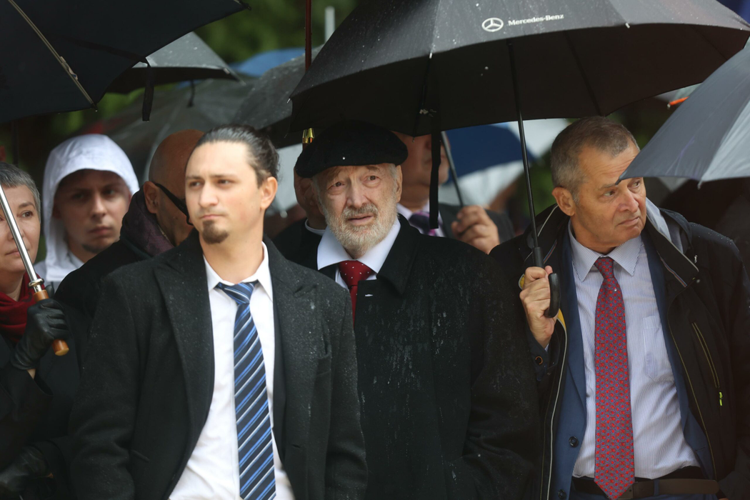 Imaginile momentului în România! Pleiadă de vedete la Cotroceni, unde a avut loc ceremonia de învestire a noului președinte al României! Lora, Delia, Andreea Raicu…