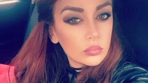 Un diplomat român dă cadou un apartament cu două camere! Denisa de la Bambi şi Rona Hartner s-au implicat în campanie: ”Rar - spre deloc, mai vezi astfel de gesturi!”