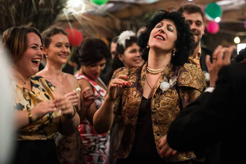 Mariana Dănescu, cunoscută din serialul „La bloc”, spune că nu i se mai permite să profeseze. Foto: Facebook