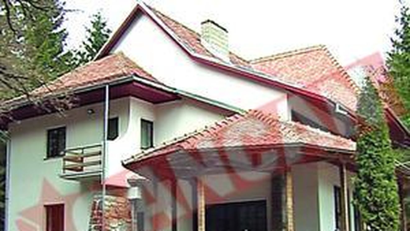 Calugarii Manastirii Neamt au pus mana pe cabana lui Ceausescu