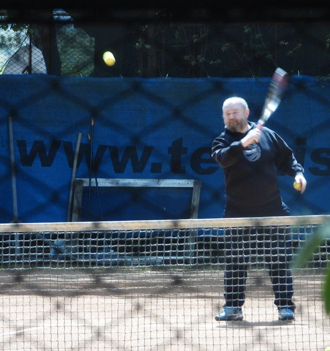 Mihai Constantin, "campion" și pe terenul de tenis, nu doar pe scenă (Foto: CANCAN.RO)