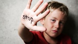 Educatoare, condamnată la închisoare. Cum îi abuza pe copii ce se aflau în grija ei. „E bou rău, mă! Exact ca tac-su!"
