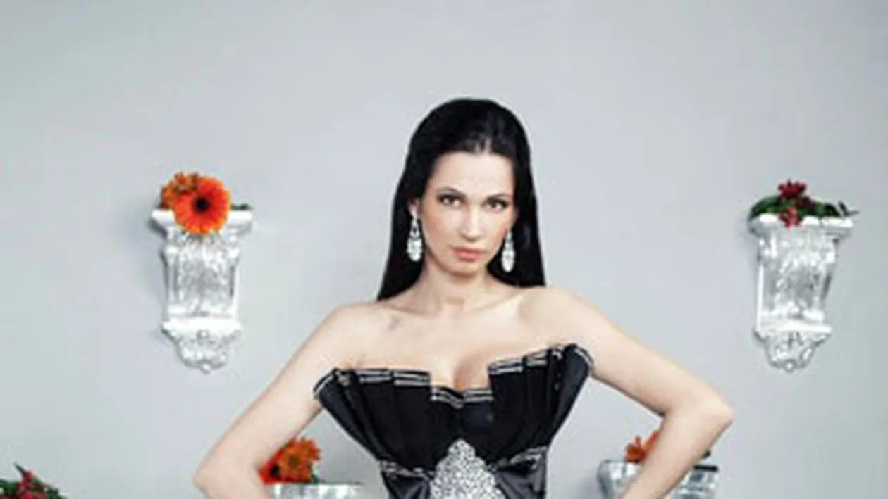 Nicoleta Luciu si-a socat iubitul cu noul sau bust!  Si inca nu l-a vazut...