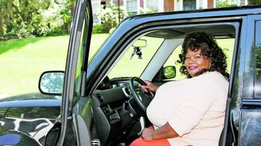 O americanca are sani de 50 de kilograme si poarta sutien cupa 102 ZZZ