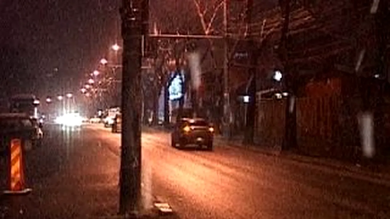 VIDEO Soferi bucuresteni, atentie la stalpul din mijlocul drumului!