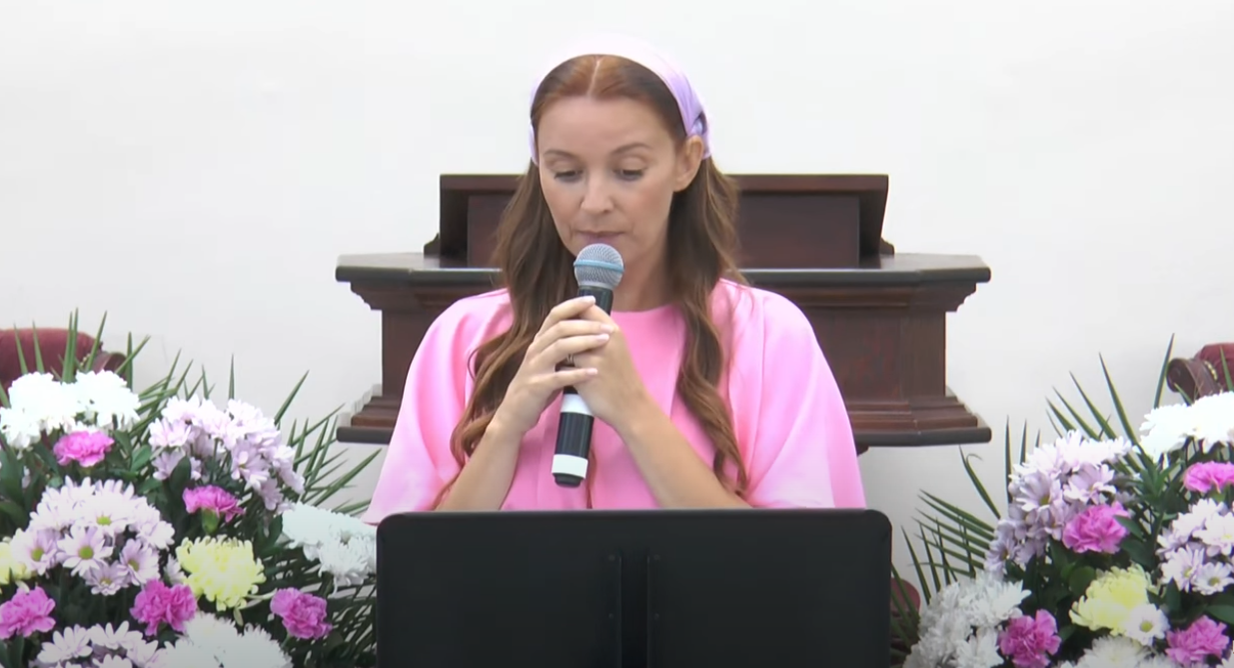 Diana Dumitrescu, schimbare radicală de look după ce s-a pocăit. Imagini cu vedeta din biserică